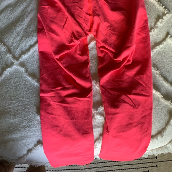 Lulu lemon size 6 wunder under crop - Picture 3 of 4